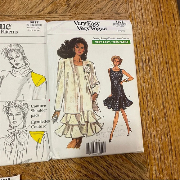 Lot of 8 Vogue Vintage Sewing Patterns Various sizes Womens Fashion Designs. - Picture 4 of 8